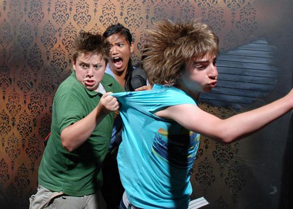 Nightmares Fear Factory, a Haunted House Tour in Niagara Falls, Ontario - funny, scary pics