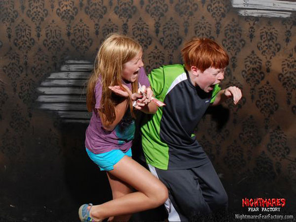 Nightmares Fear Factory, a Haunted House Tour in Niagara Falls, Ontario - funny, scary pics