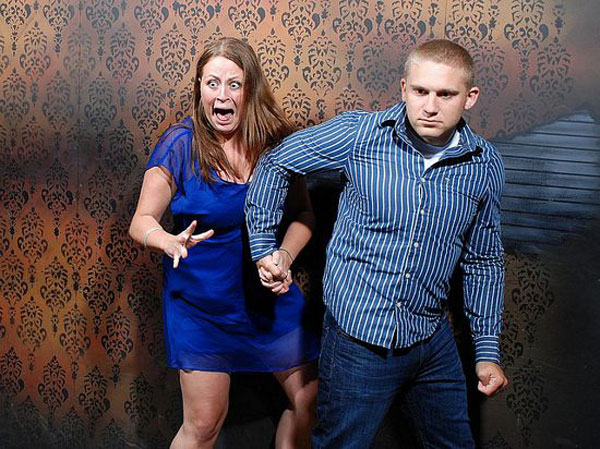 Nightmares Fear Factory, a Haunted House Tour in Niagara Falls, Ontario - funny, scary pics