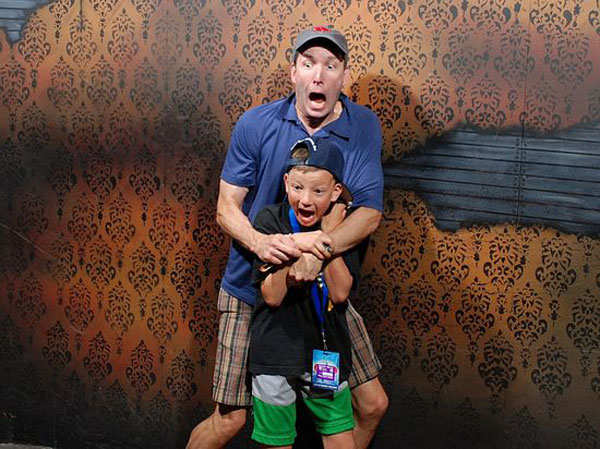 Nightmares Fear Factory, a Haunted House Tour in Niagara Falls, Ontario - funny, scary pics